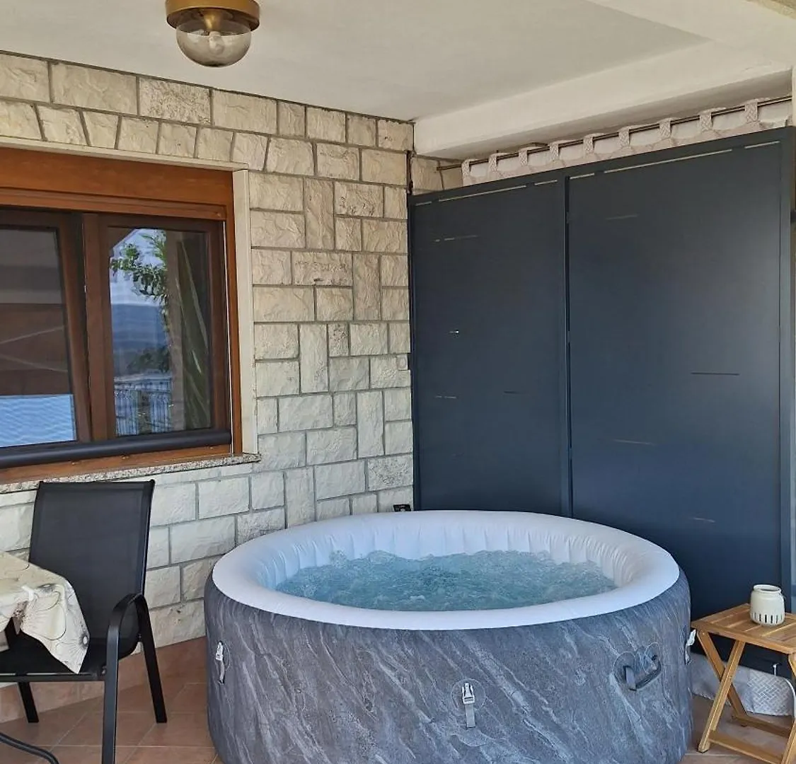 Studio Apartment Duli Rabac With Private Hot Tub And Free Parking